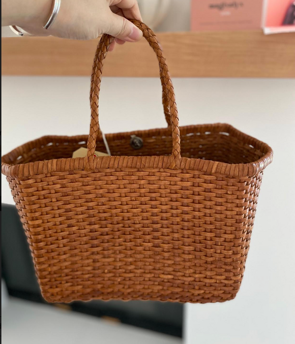 B weave basket small (tan)