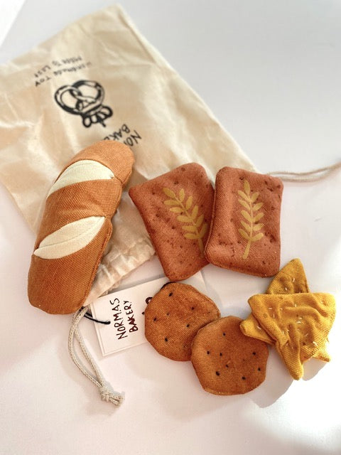 Cheese crackers and french baguette play set